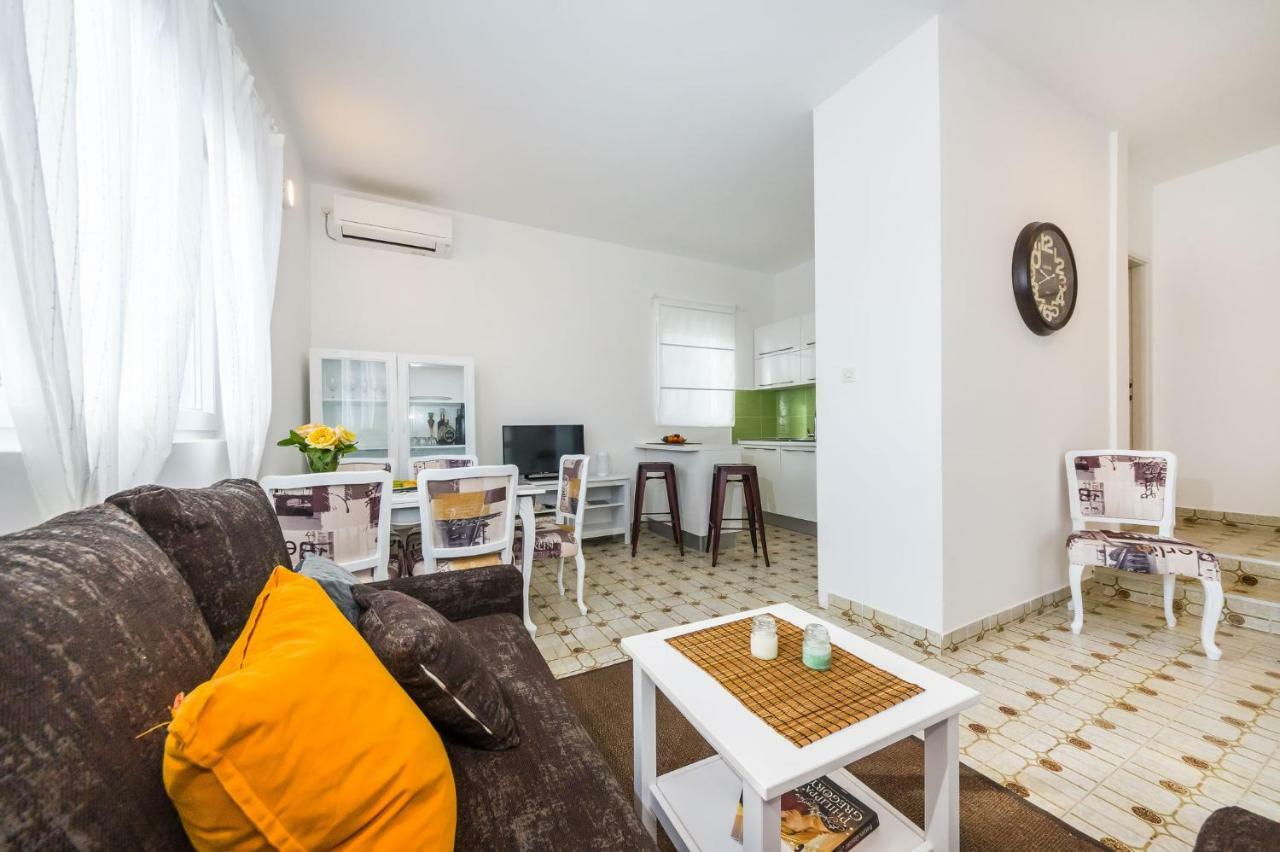 Sestrice Apartment Drage Bagian luar foto