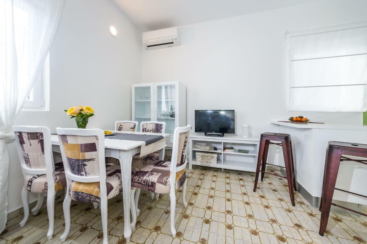 Sestrice Apartment Drage Bagian luar foto