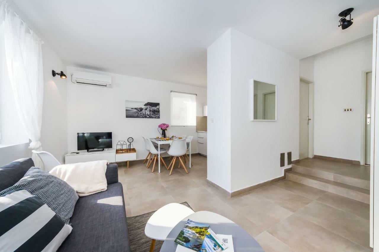 Sestrice Apartment Drage Bagian luar foto