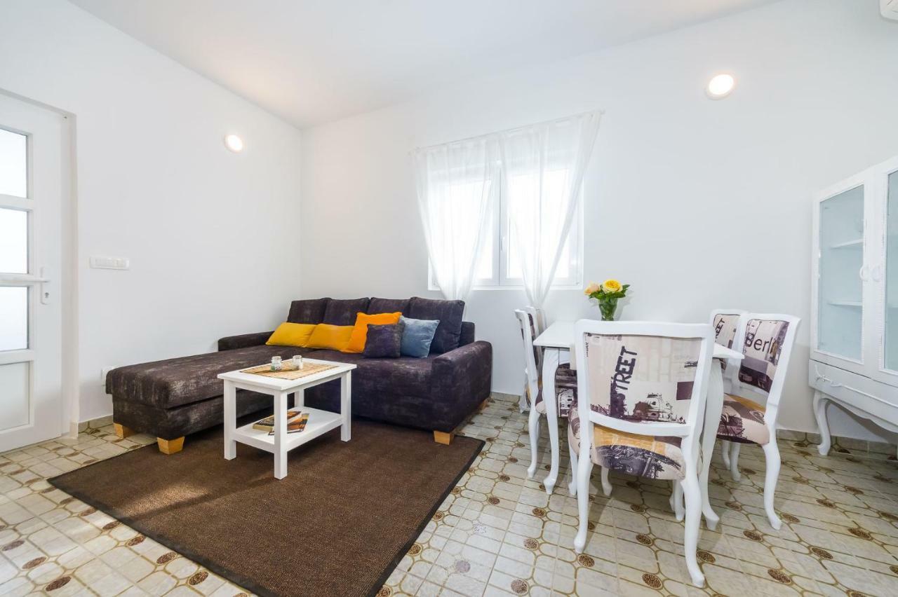 Sestrice Apartment Drage Bagian luar foto